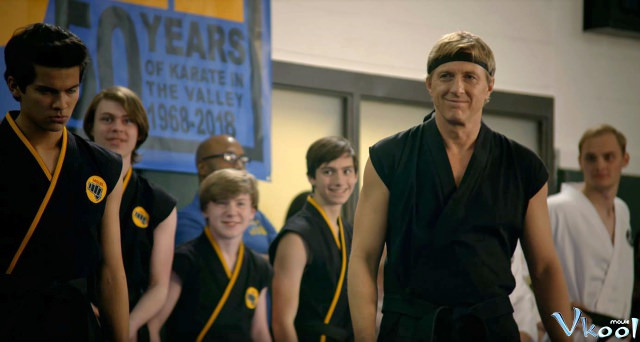 Xem Phim Võ Quán Karate Cobra Kai - Cobra Kai Season 1 - Vkool.Net - Ảnh 2